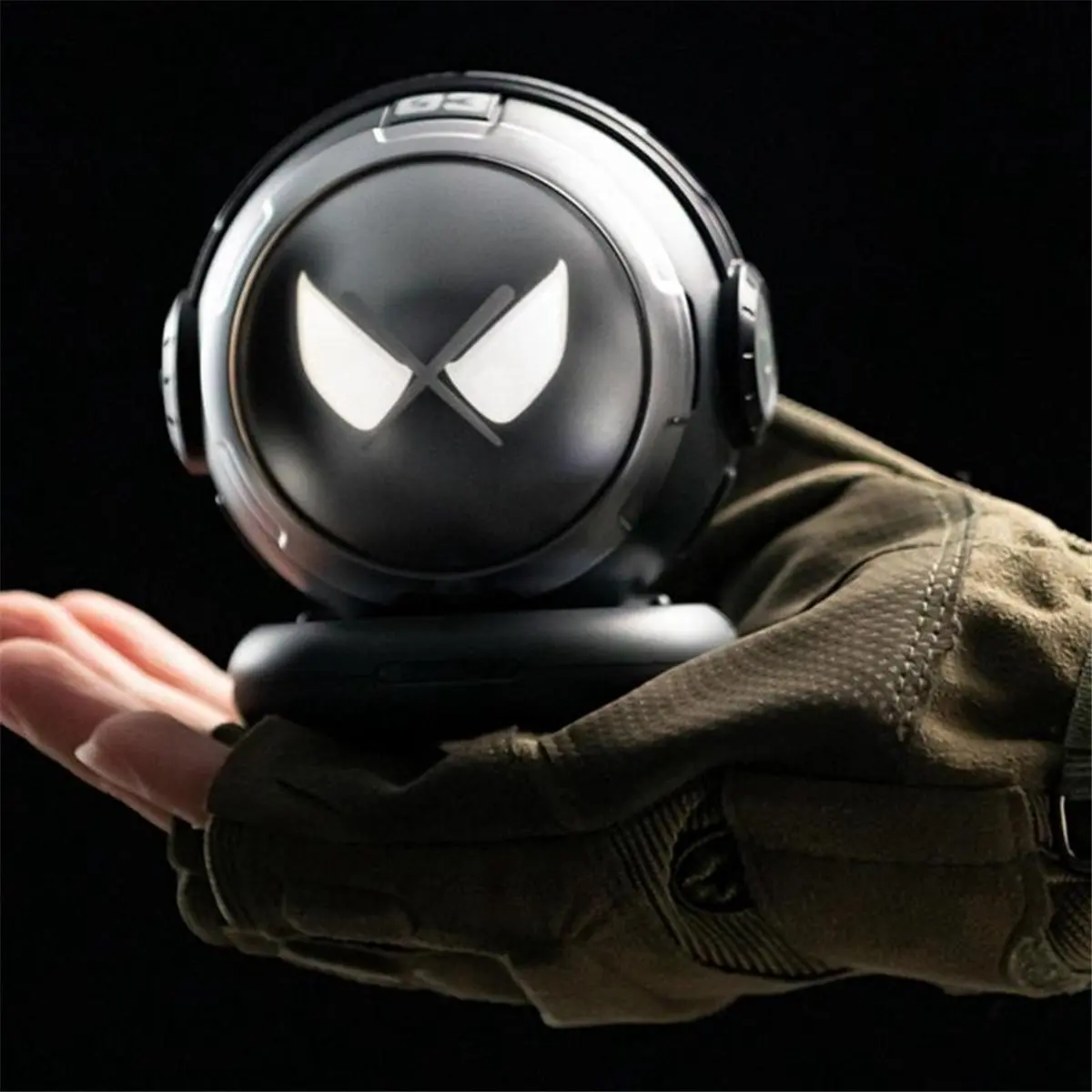 Hot Sale Cute LED Astronaut Speaker Wireless Bluetooth Mini Speaker 900mAh Hands-Free Calling Speaker Device for Camping Outdoor