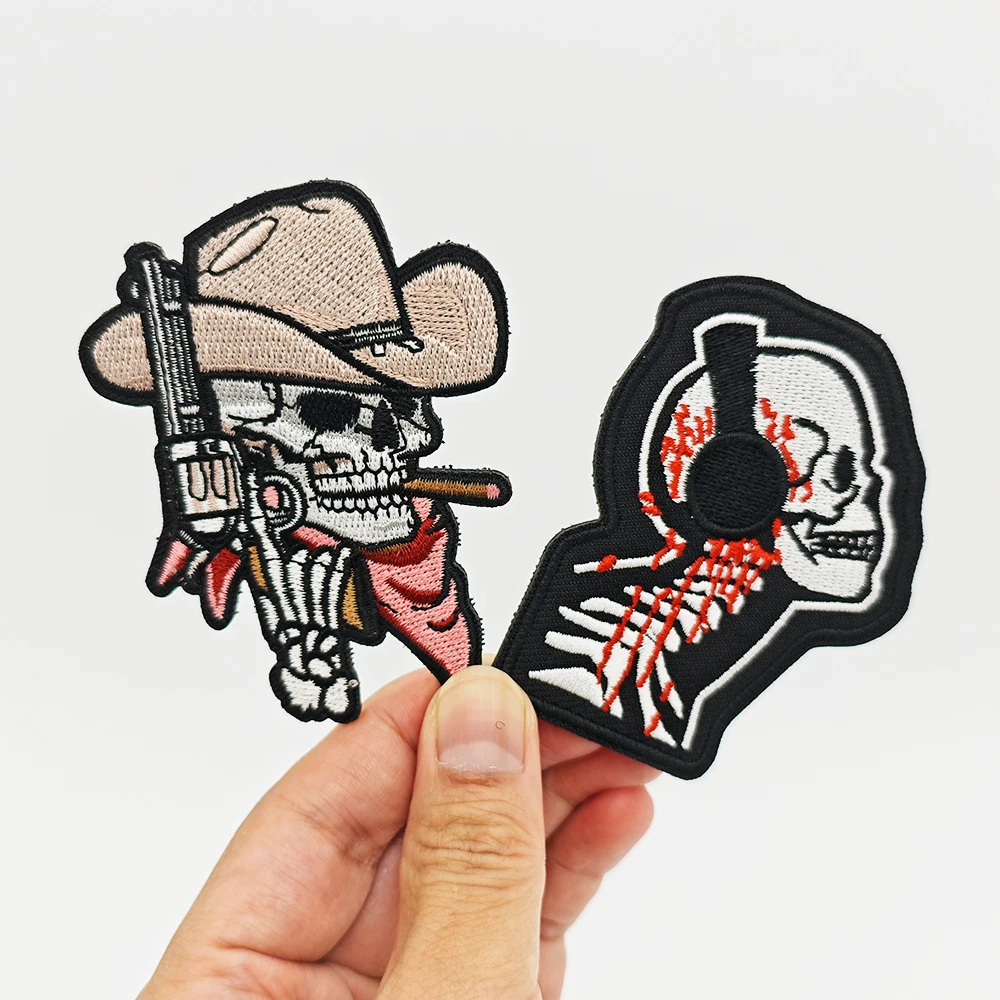 Neue gestickte Patches Schädel Soldat Waffe militärische taktische Armbinde Rucksack Abzeichen mit Hakenunterseite für Mütze Kleidung Embleme
