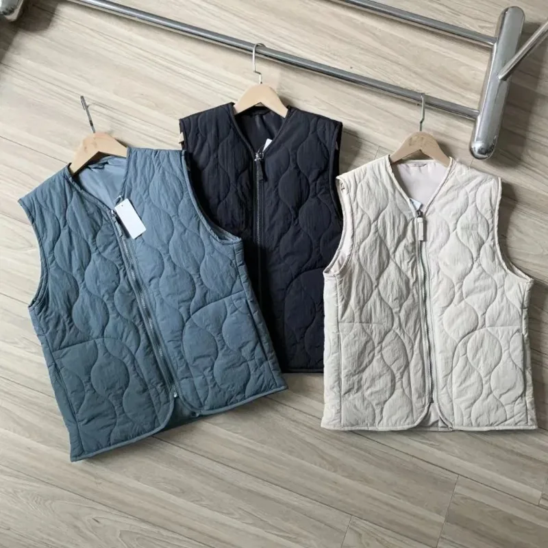 Men's Quilted Polyester Vest Sleeveless Zip Front Layering Waistcoat for Autumn Winter Casual Daily Wear with Diamond Pattern
