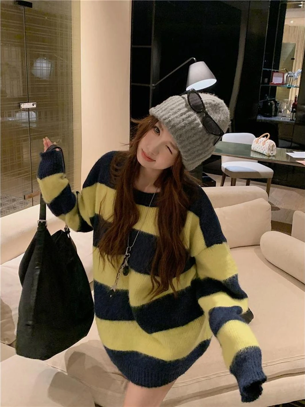 เสื้อสเวตเตอร์ผู้หญิงทรงหลวม คอกลม ลายทาง สีสันสดใส สไตล์ลำลอง ดีไซน์เรียบง่าย ใส่สบาย แขนยาว สำหรับฤดูใบไม้ร่วง ปี 2025...