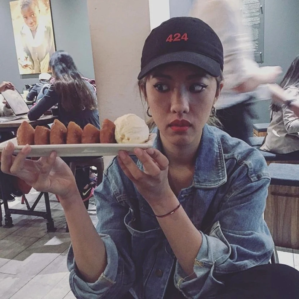 Czerwony haft 424 czapka z daszkiem mฤลผczyลบni kobiety wewnฤ
trz etykiet regulowana klamra kapelusze