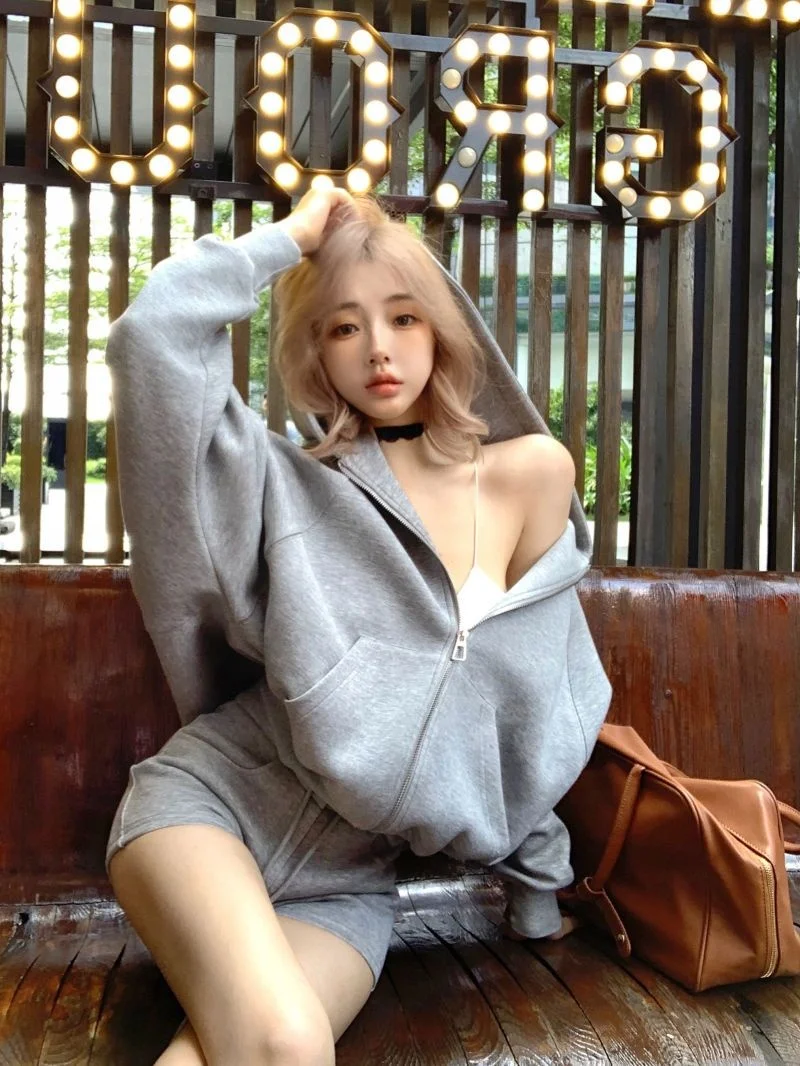 

American retro spicy girl casual gray hooded sweatshirt set spring and autumn sexy high waisted shorts sweatshirt two-piece set