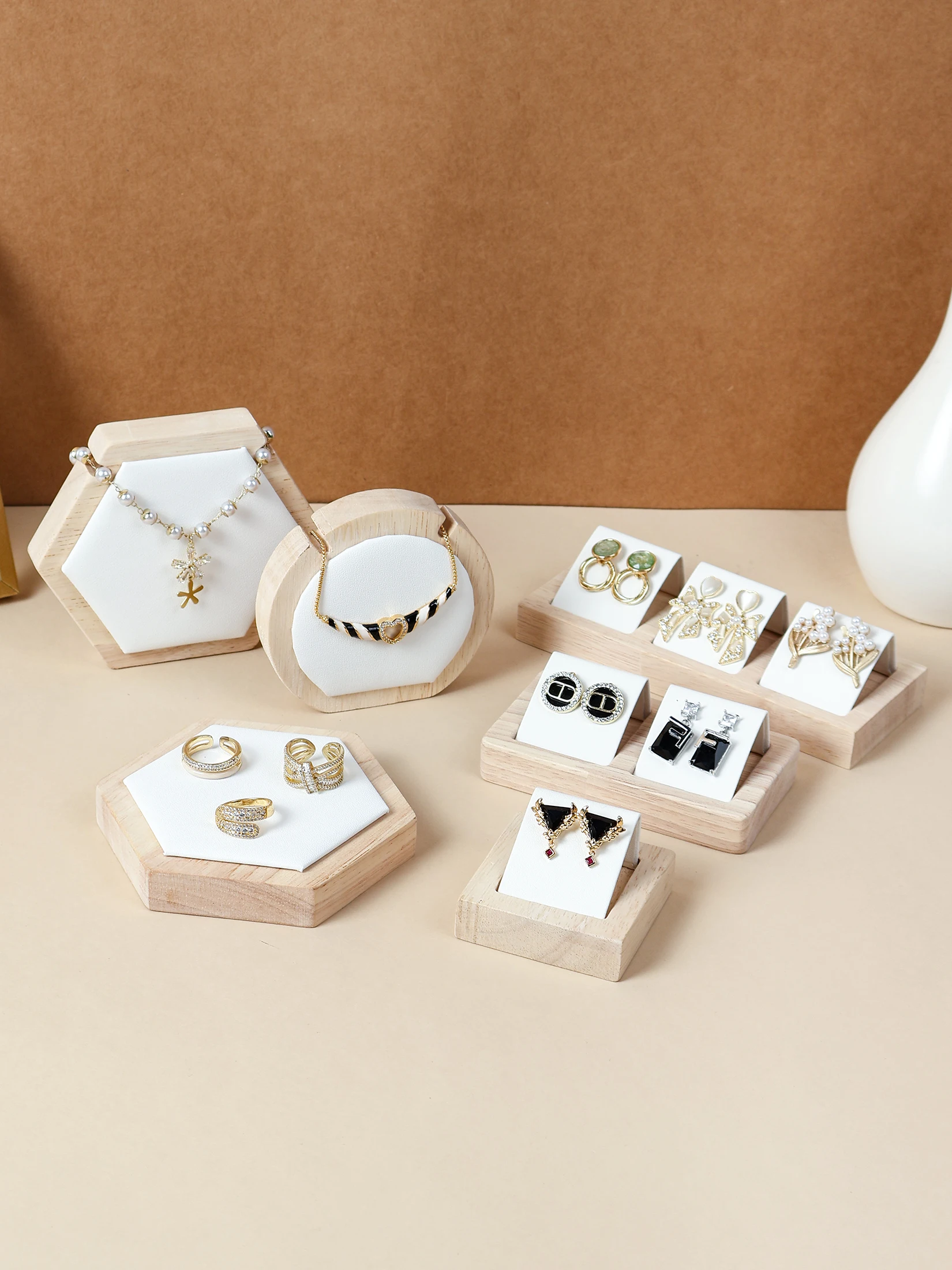 

Полка для ювелирных изделий из резинового дерева белого цвета, вешалка для браслетов и ожерелий, вешалка для ювелирных изделий, башня для ювелирных изделий, подходит