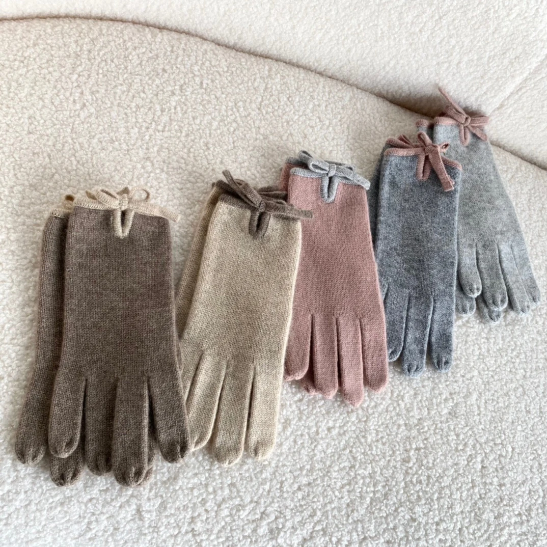 Cashmere knitted gloves