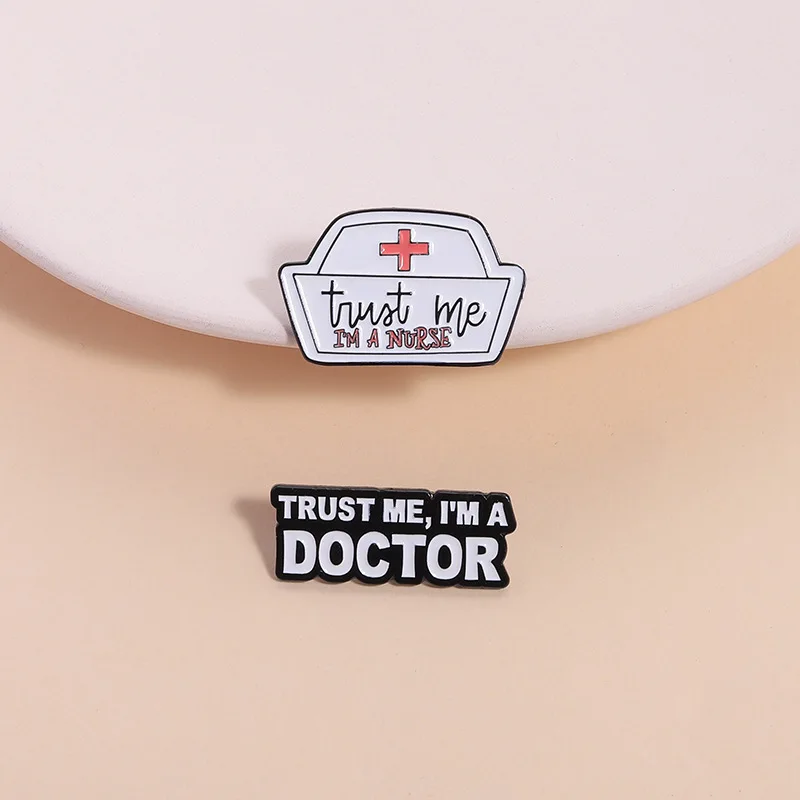 بروش ممرضة الطبيب، رسوم متحركة إبداعية، شارة معدنية طبية رائعة "أنا طبيب/ممرضة"، إكسسوارات حقيبة ظهر للملابس
