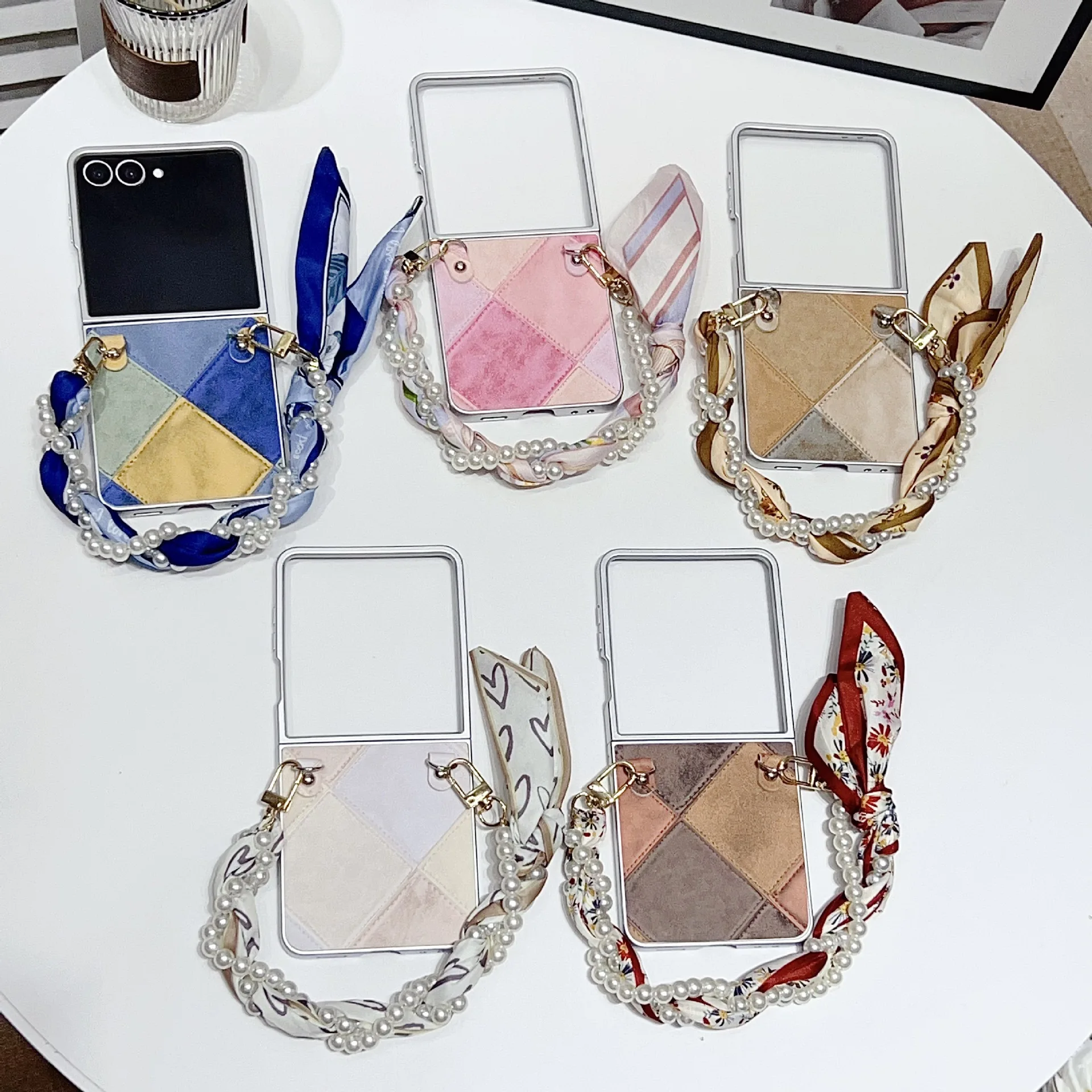 

Color Patchwork Silk Scarf Bracelet Phone Case for Samsung Galaxy Z Flip 7 6 5 4 Back Cover for ZFlip5 ZFlip6 ZFlip7 Case Shell