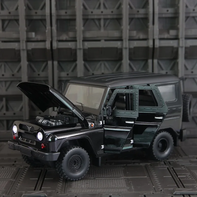 

1/18 UAZ Hunter SUV Alloy Car Model Diecast Metal Off-road Vehicles Car Model Sound and Light High Simulation Childrens Toy Gift
