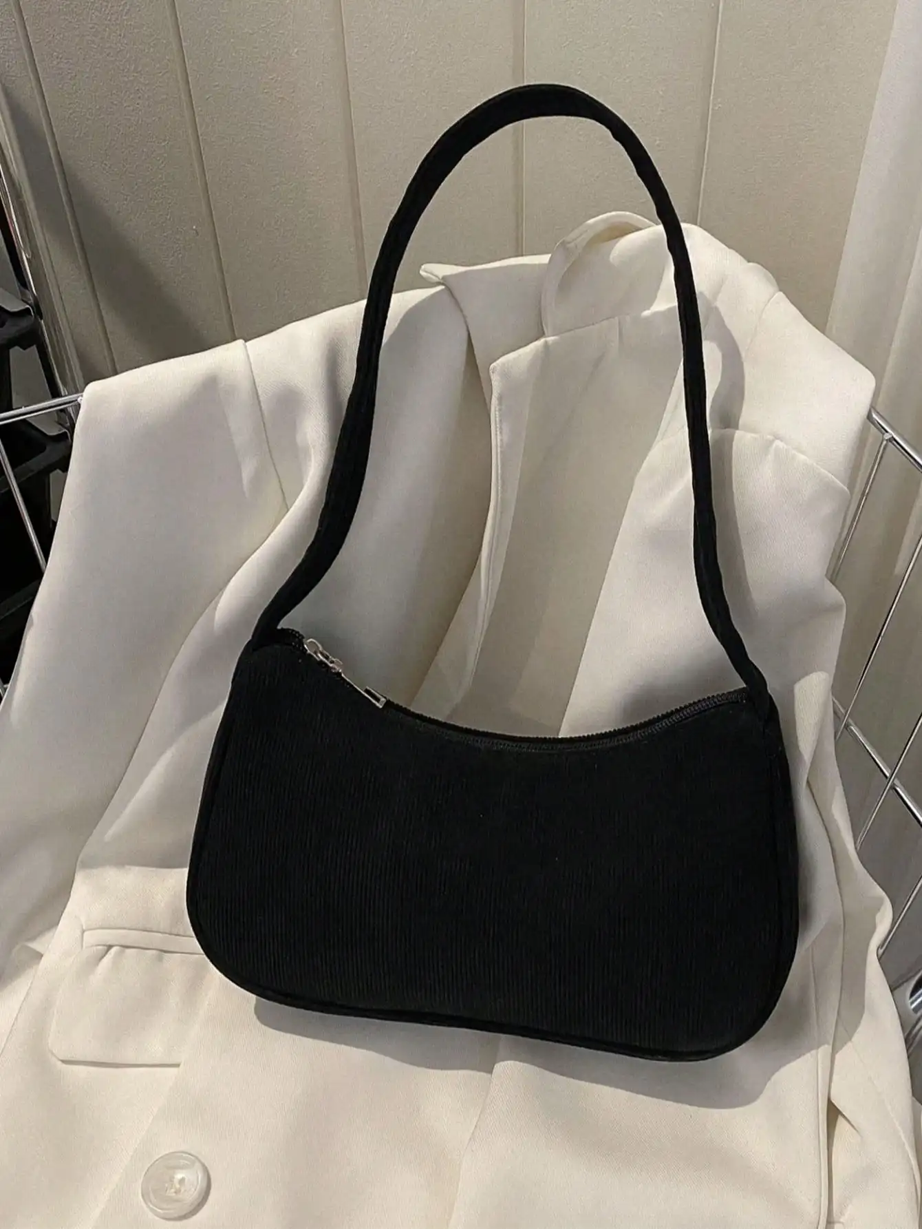 

1pc Solid Color Corduroy Zipper Crossbody Bag, Perfect Accessory For Women's Autumn Outfits, Ideal For Valentine's Day