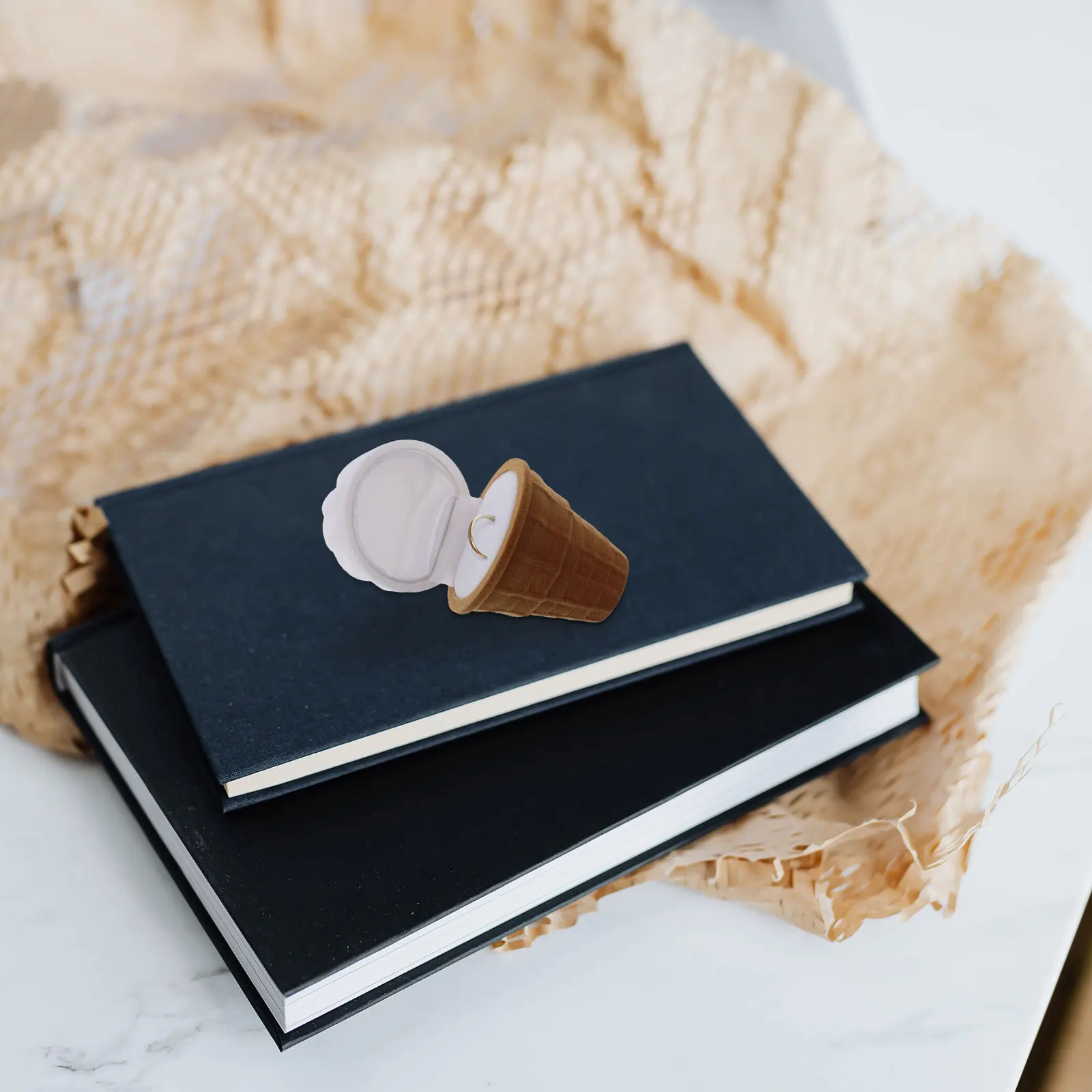 

Ice Cream Shape Ring Box Jewelry Storage Case For Engagement Wedding Valentine Gift Simulation Ring Holder Jewelry Display Tool