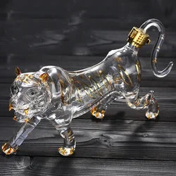 Handsome tiger shaped animal lead-free glass bottle wine decanter barware whiskey decanter for Liquor Scotch Bourbon