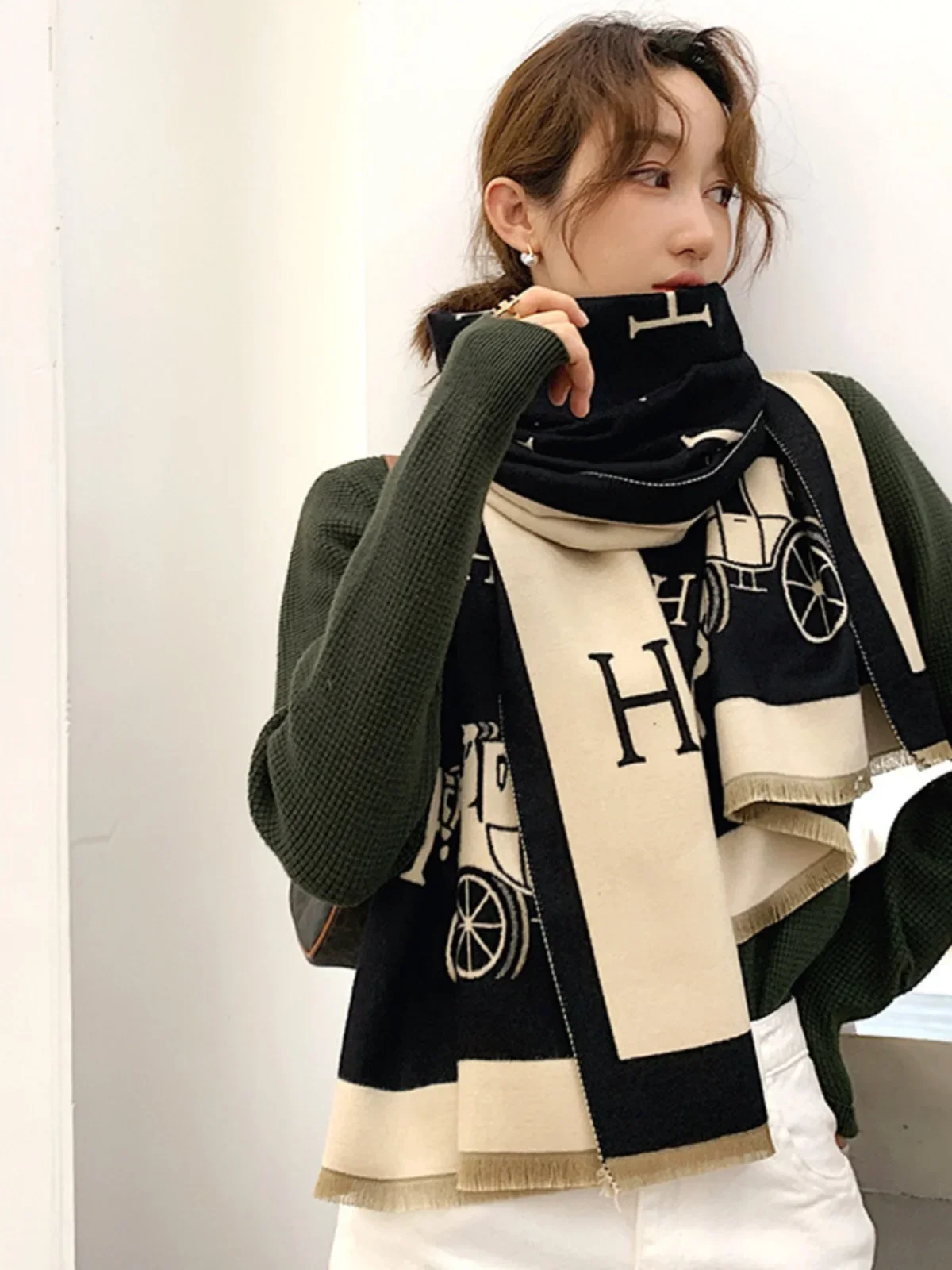 Carriage letter imitation cashmere thickened scarf women's winter warm fringed student scarf dual-purpose shawl