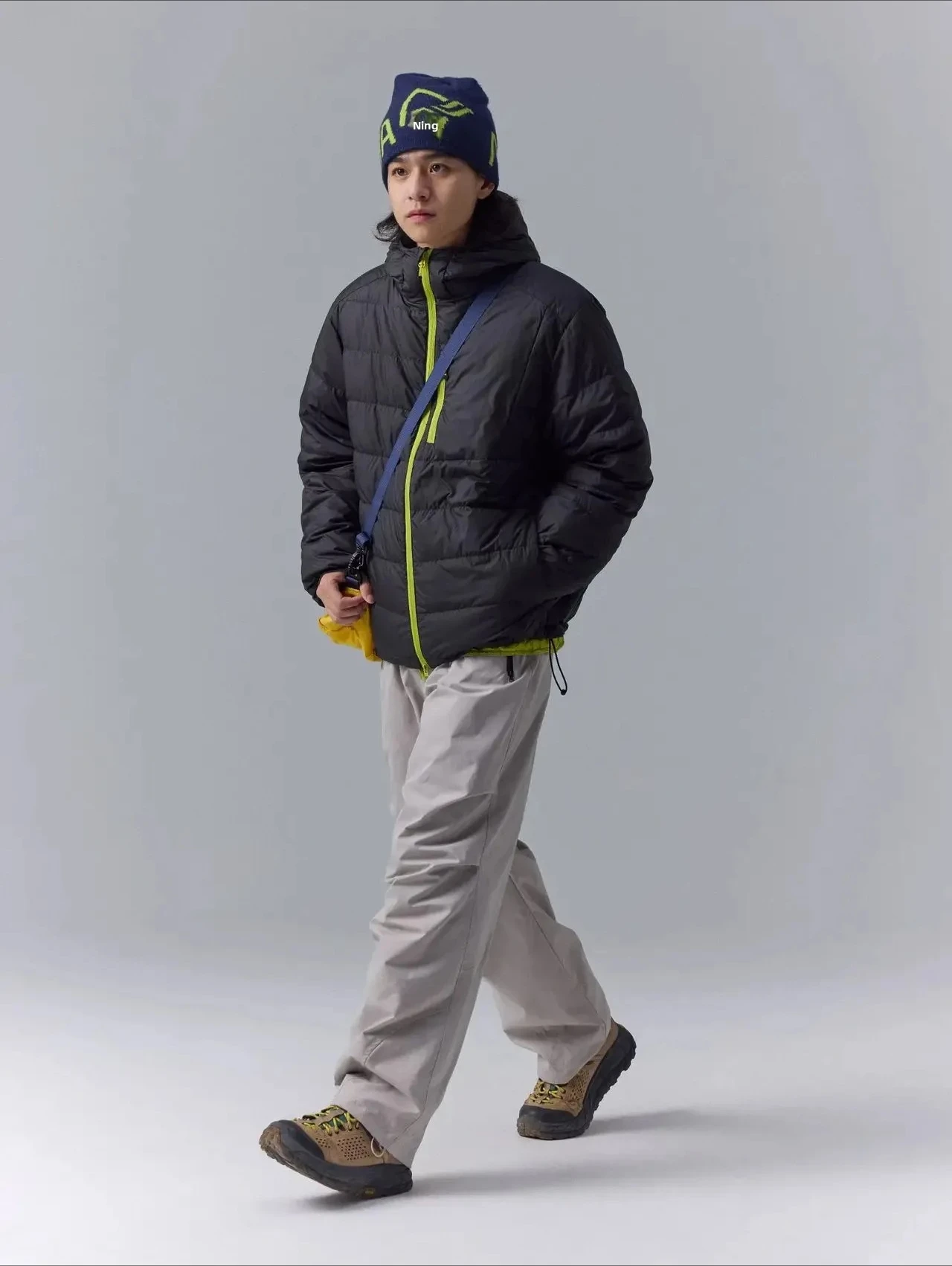 

Outdoor Lightweight Duck down Jacket 3M Waterproof Hooded Padded Coat for Men And Women