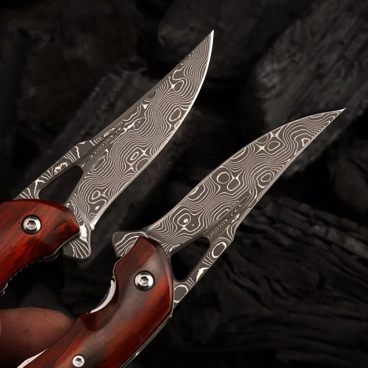 NEWOOTZ High Quality Damascus Steel Folding Knife Rosewood Outdoor Camping Self-Defense EDC Knife