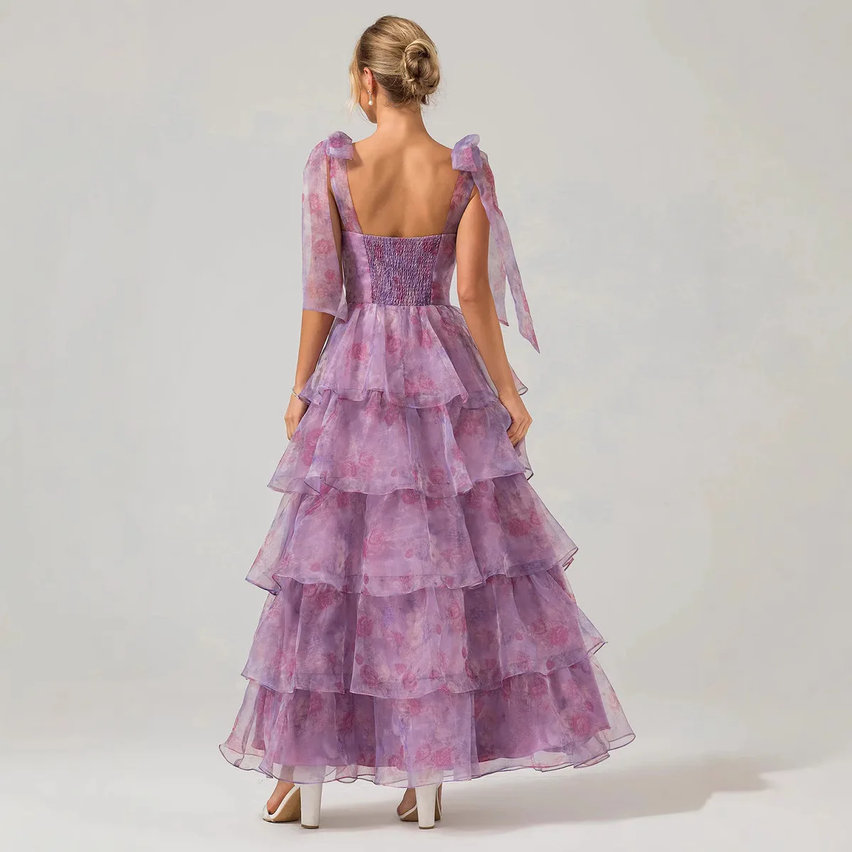 SS25 Nuovo stile occidentale da donna senza spalline con cinturino per spaghetti Ditsy floreale smocked vita organza altalena maxi abito per le donne 25-40