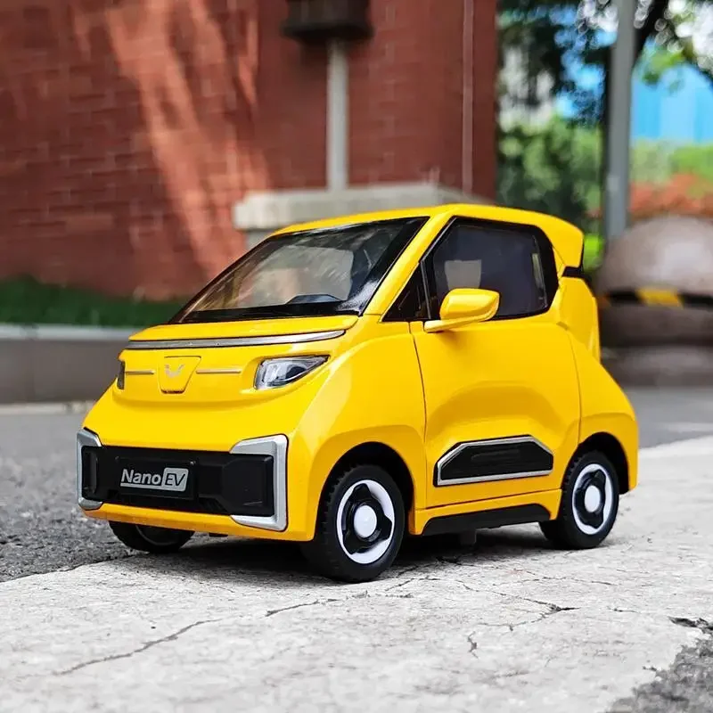 Wuling Nano EV-Simulate Alloy Car Model, Mini Car Decorations, SGMW Micromodel, Adults and Children Gift, Sound Light, 1: 18