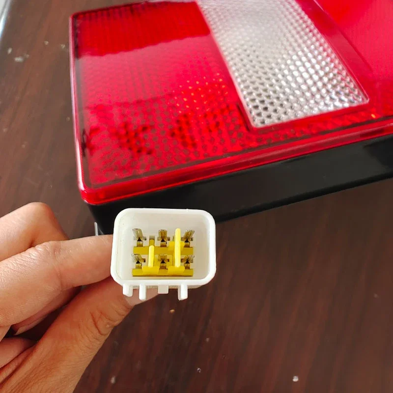 Luz de freno trasera Sinotruk 24v