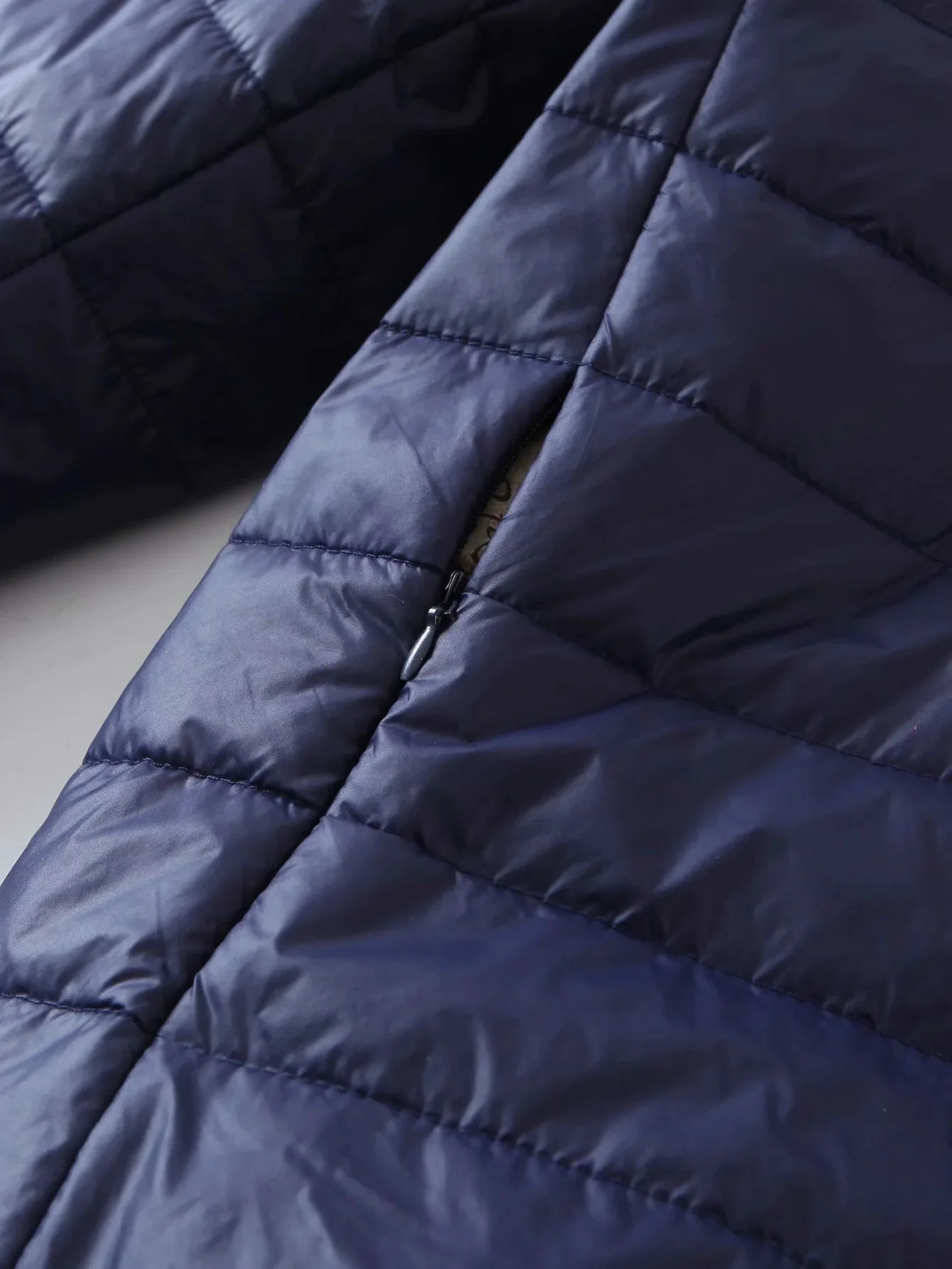 Mulheres coreanas jaqueta de algodão leve fino outono e inverno nova moda forro de lã de cordeiro falso engrossado quente com capuz jaqueta de algodão