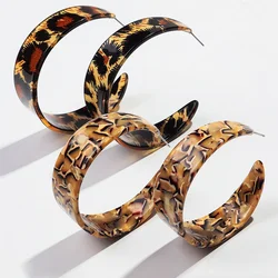 Simple Vintage Acrylic Leopard Print Hoop Earrings for Women Statement Geometric C-shaped Pattern Wide Circle Earrings Jewelry