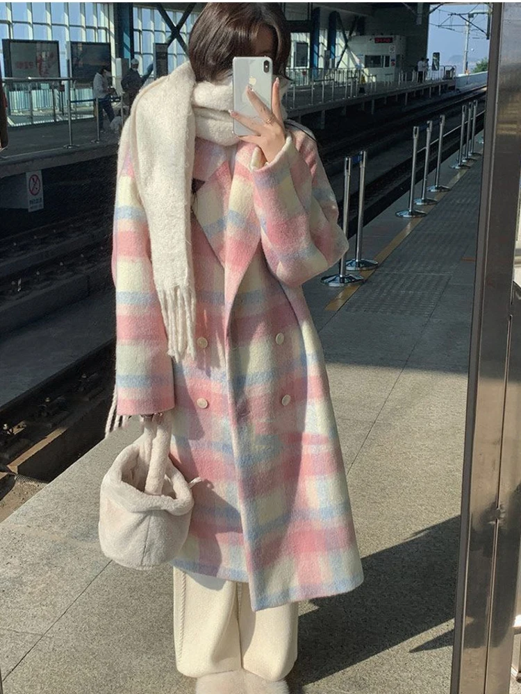 [EWQ] Fashion Sweet Pink Long Sleeve Plaid Woolen Coat Double Breasted Design Women Winter Thick Overcoats 2024 Autumn 16O2479