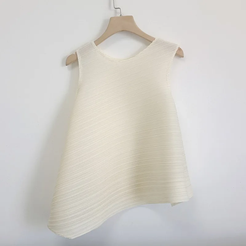 Miyake Pleated Top Women's Summer Basic 2022 New Design Sense Small Versatile Sleeveless Solid T-shirt Women Clothes