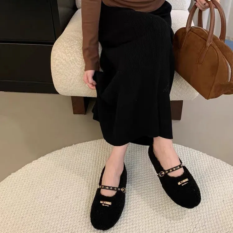 أحذية الخريف أحذية رياضية نسائية غير رسمية الفم الضحلة 2025 موضة المرأة المتسكعون الفراء الشقق شتاء خريف جديد موديس فستان الضحلة مو