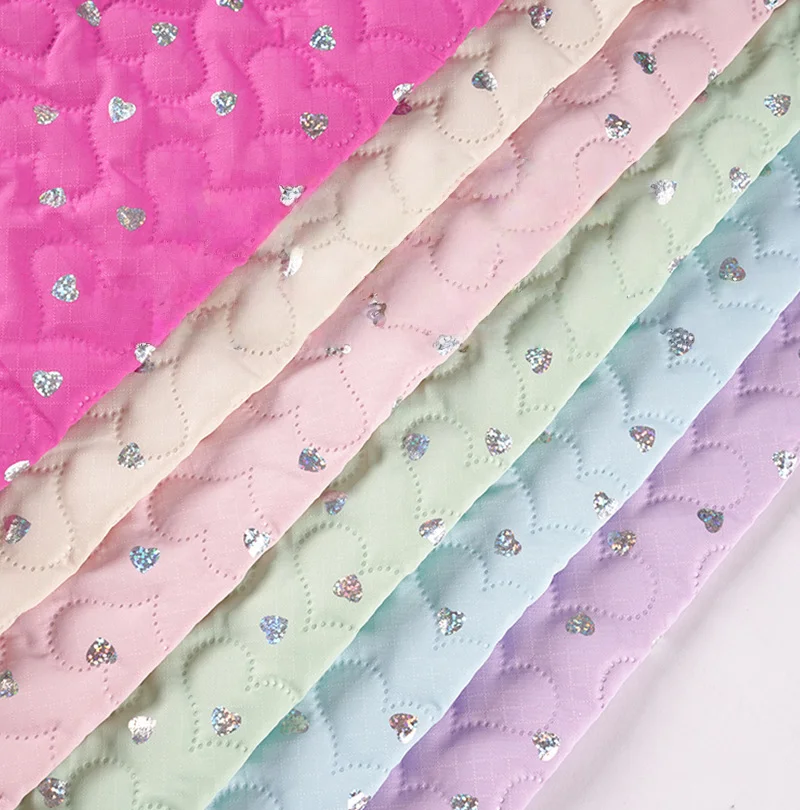 Tela acolchada de poliéster con forma de corazón, algodones plisados en relieve, tela de algodón estampada colorida, cálida para coser DIY, tela para niños, 520 g/m