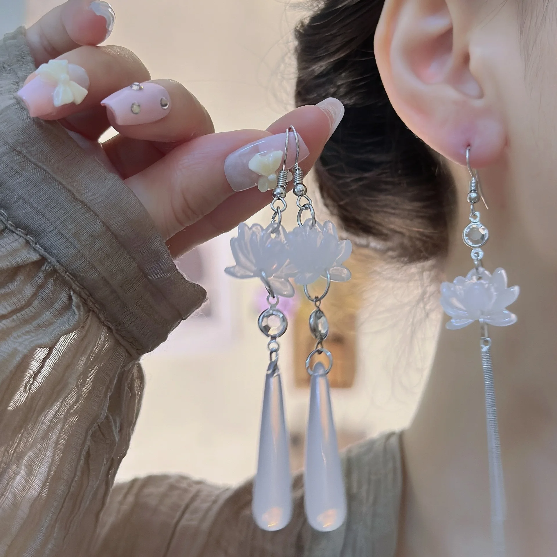 New Fashion Chinese Style Lotus Fan Shell Pendent Long Delicate Tassel Dangle National Style Earrings for Women Jewelry Gift