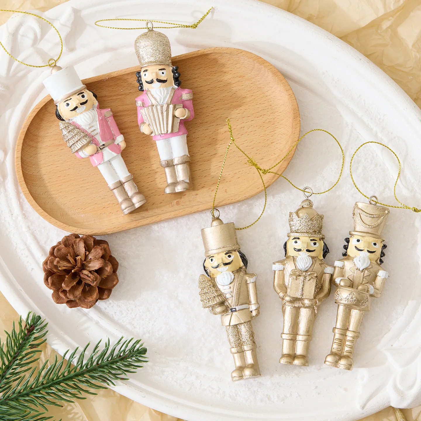 

2Pcs Christmas Walnut Box Resin Pendant Soldier Figure Hanging Decoration Christmas Tree Accessories Decorations