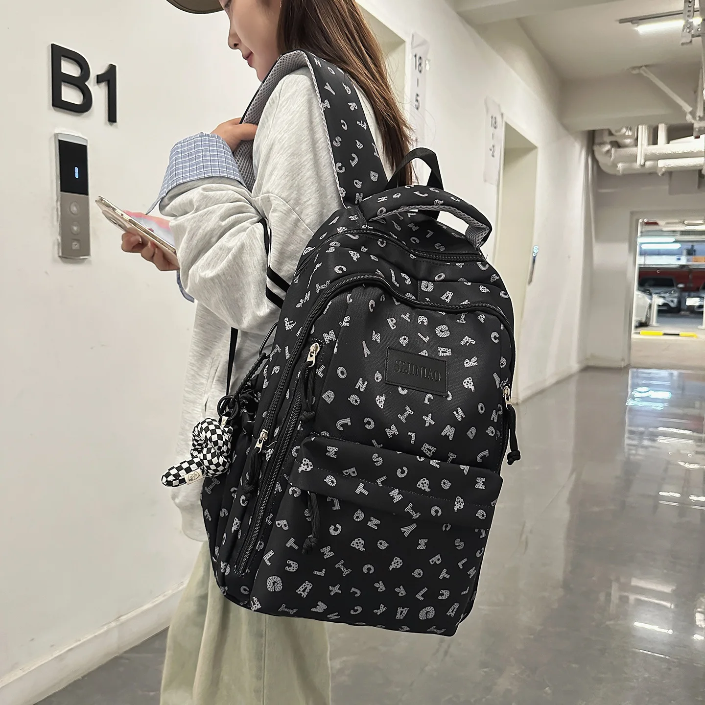 

New school backpack for female high school students with high aesthetic value, lightweight and large capacity student backpack