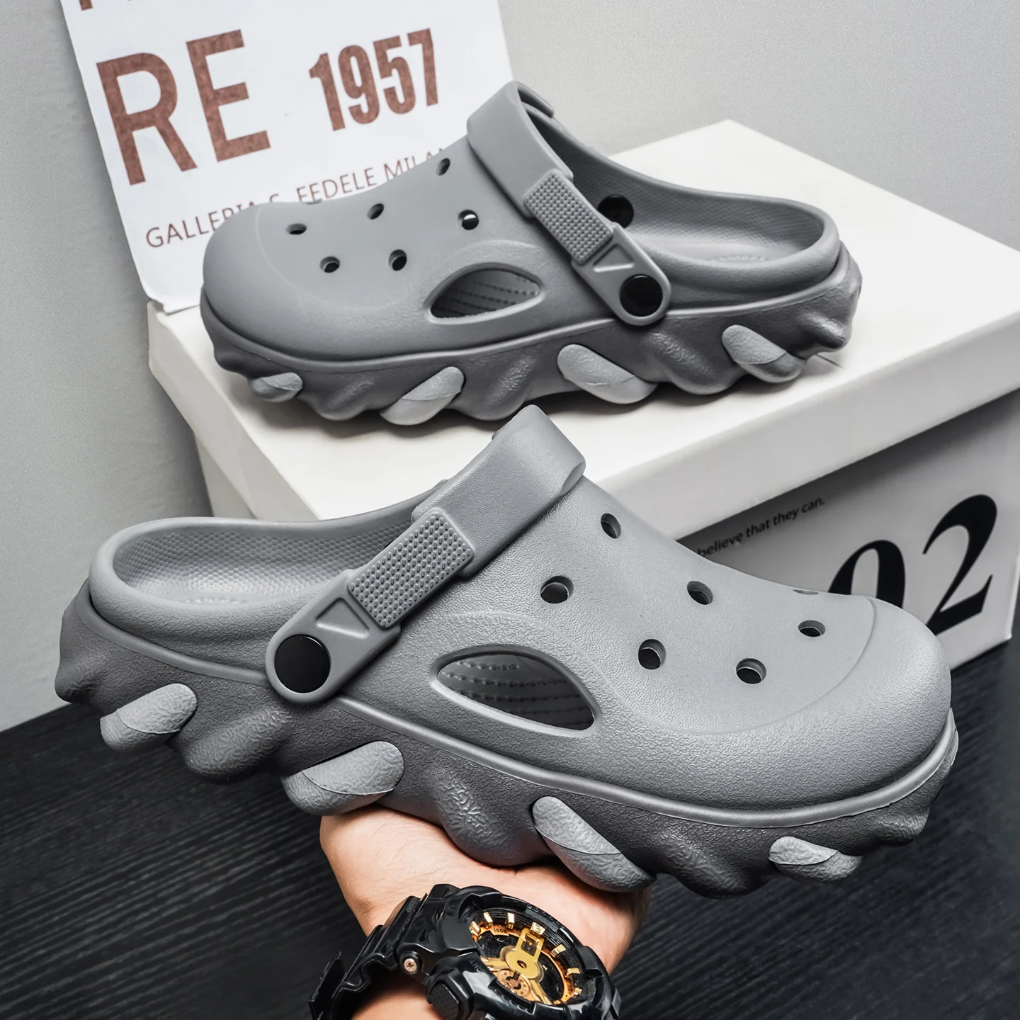 Mens sandals 2026 new design EVA Clogs for men casual summer beach shoes thick tottom anti-slip garden shoe man outdoor slippers