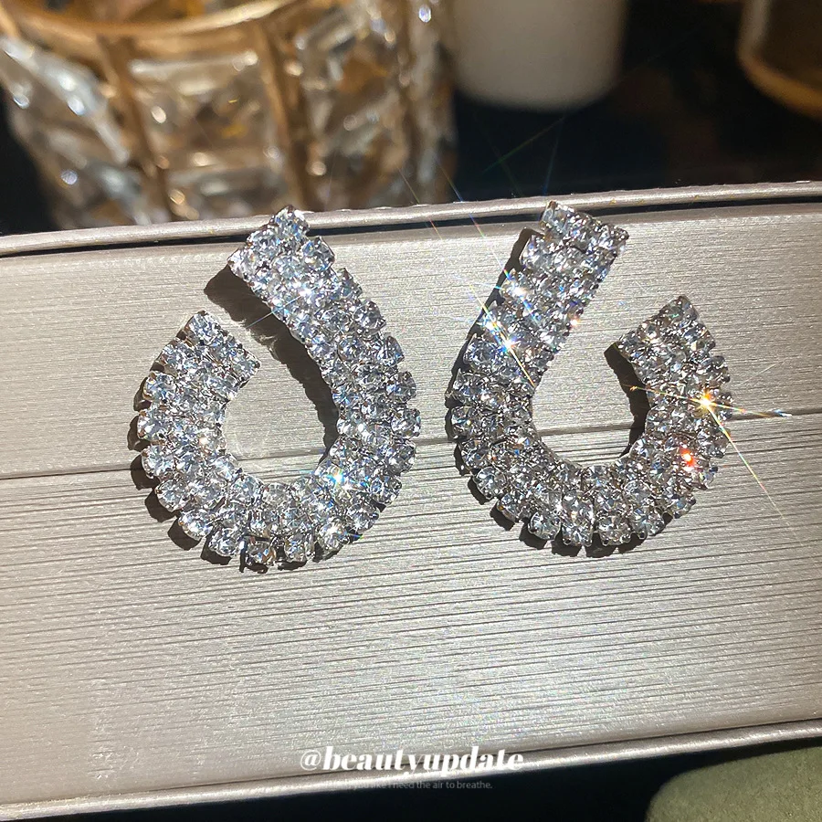 Silver Needle Super Flash Diamond-set Geometric Round Stud Earrings High-end Fashion Light Luxury Temperament Jewelry for Women