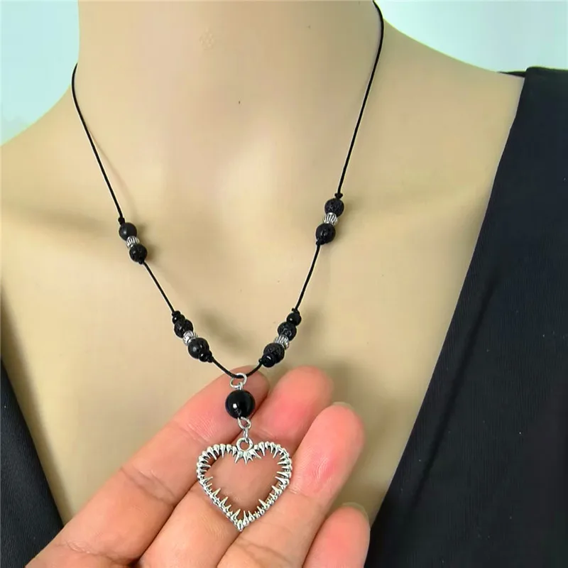 Adjustable Ins-Style Niche European and American Retro Volcanic Stone Beads Sweet Cool Spicy Girl Hollow Thorn Heart Clavicle Chain Women's Necklace