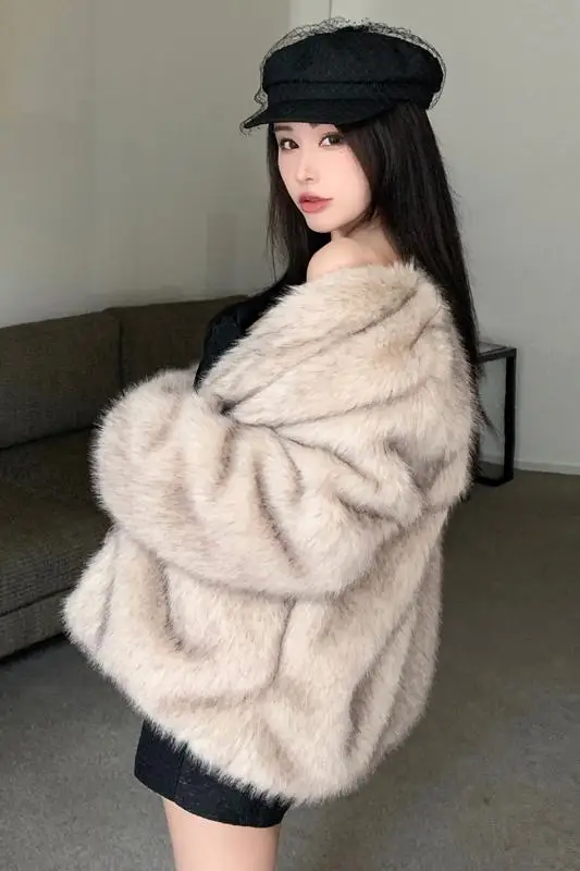 High End Winter Autumn Warm Faux Fur Coats Women Loose Thick Korean Fashion Lady Faux Fox Fur Coat Long Sleeves