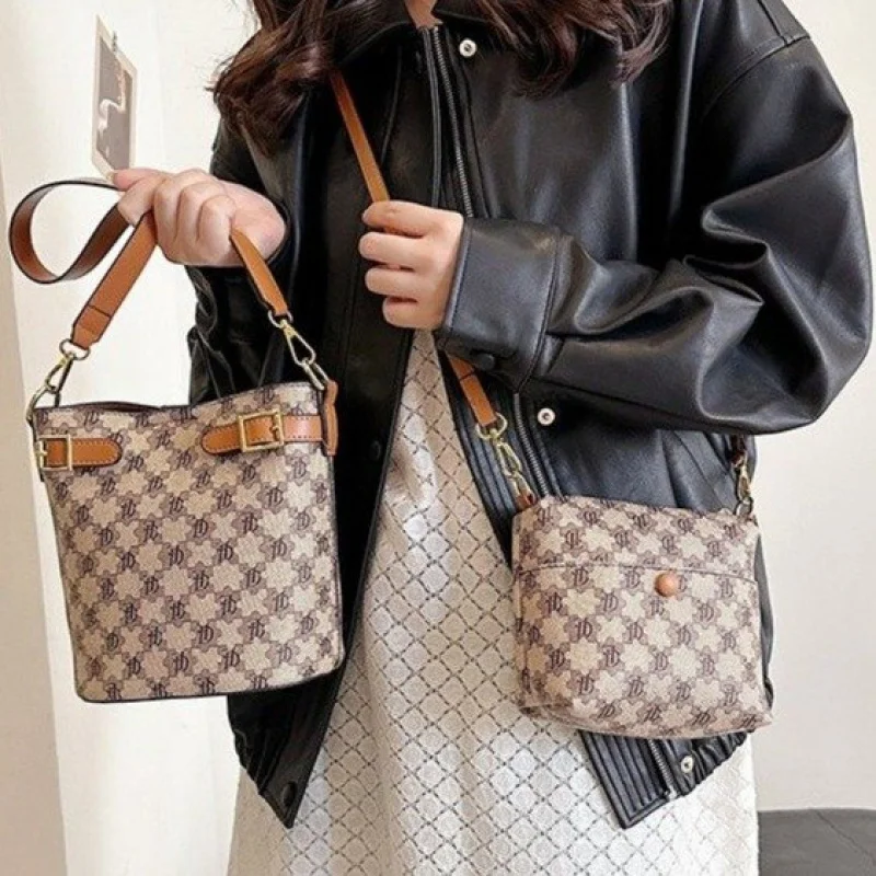 

Роскошная элитная минималистичная винтажная кожаная сумка через плечо для женщин, модный модный дизайн с буквенным логотипом