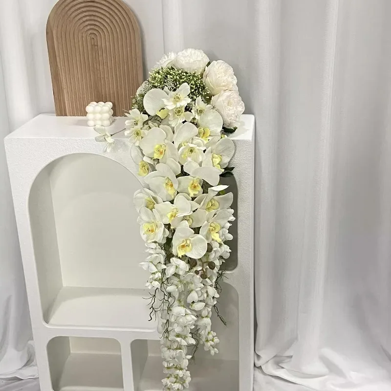 

French Republic of China high-end retro wedding white imitation flower waterfall hand bouquet bride certificate wedding bouquet