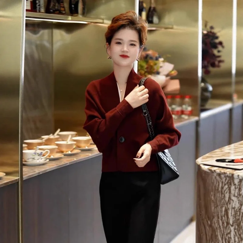 Lekki luksusowy styl, jesień-zima, nowa moda, modny kardigan z dzianiny z długim rękawem, zapinany na jeden guzik, damski top.