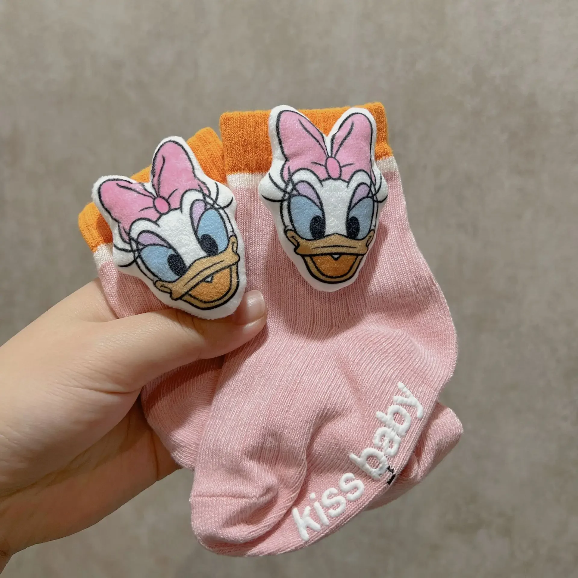 Disney-Calcetines de algodón antideslizantes para bebé, medias suaves con dibujos animados de Mickey, Minnie, Kawaii, decoración para otoño, regalos de cumpleaños