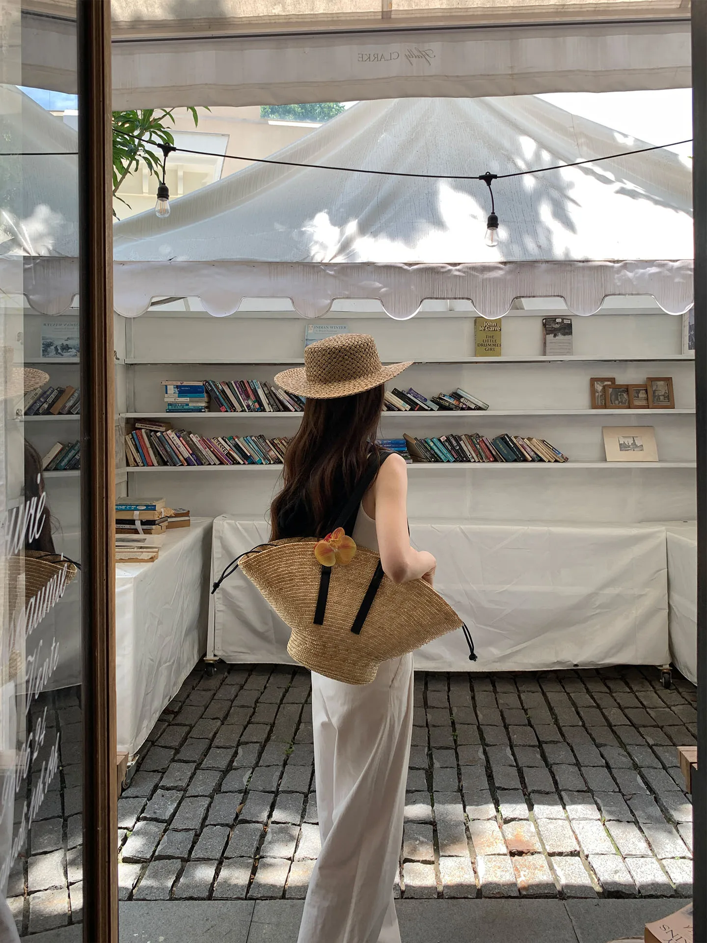 retro-large-capacity-straw-woven-shoulder-bag-underarm-beach-vacation-style-natural-grass-shaped-drawstring-closure