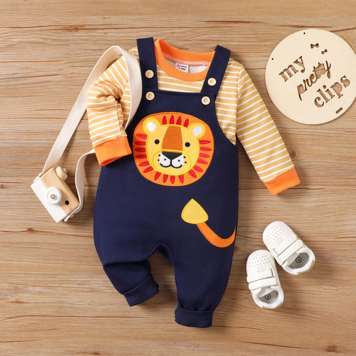 

SuperCuteCute Baby Boy 2pcs Stripe Sweatshirt and Lion Embroidered Overalls Set