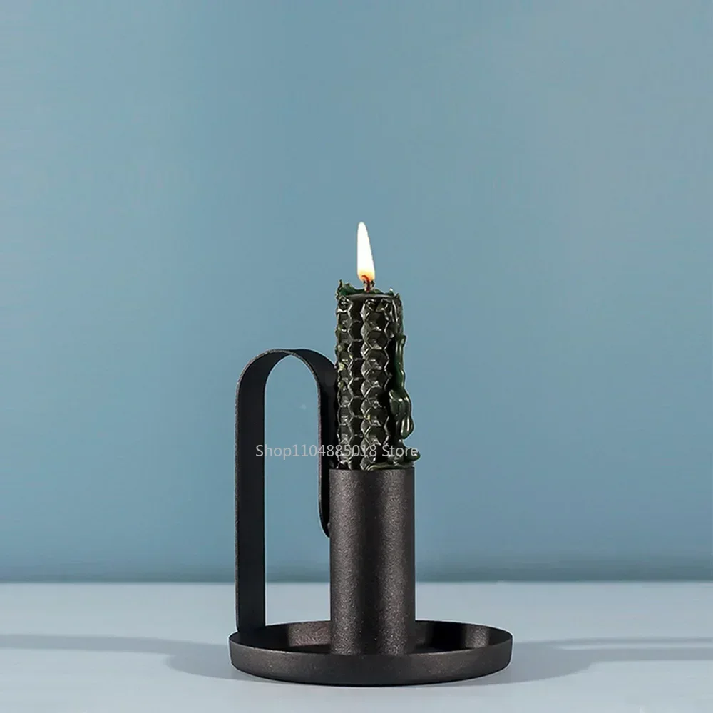 

2025 New Iron Black Candle Holders Nordic Simple Style Wrought Rack Home Decoration Metal Crafts Candle Bases Home Decoration