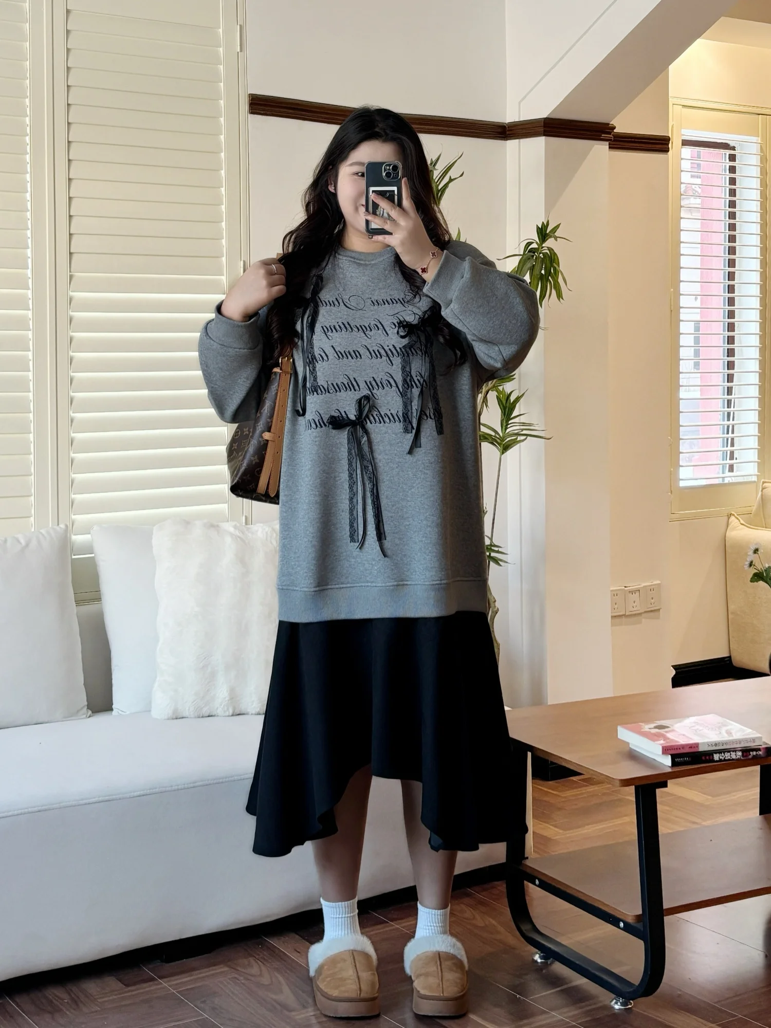 

Платье больших размеров с флисовой подкладкой и капюшоном, асимметричная юбка, повседневный стиль, длинный рукав, средняя длина, круглый вырез, для работы и отдыха