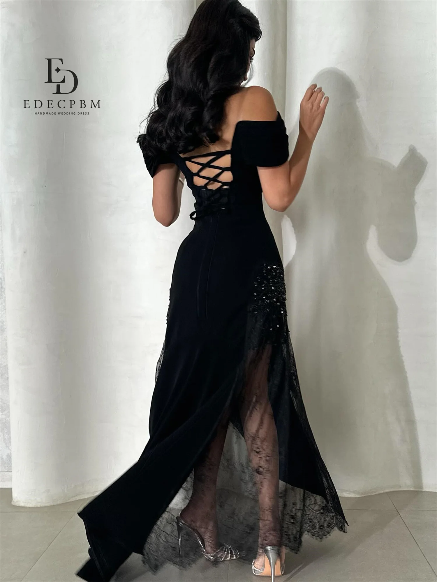 فساتين سهرة نسائية فاخرة مخصصة من EDECPBM 2025 للمصممين فستان من الدانتيل الأسود مكشوف الأكتاف من فيستدوس دي فيستا