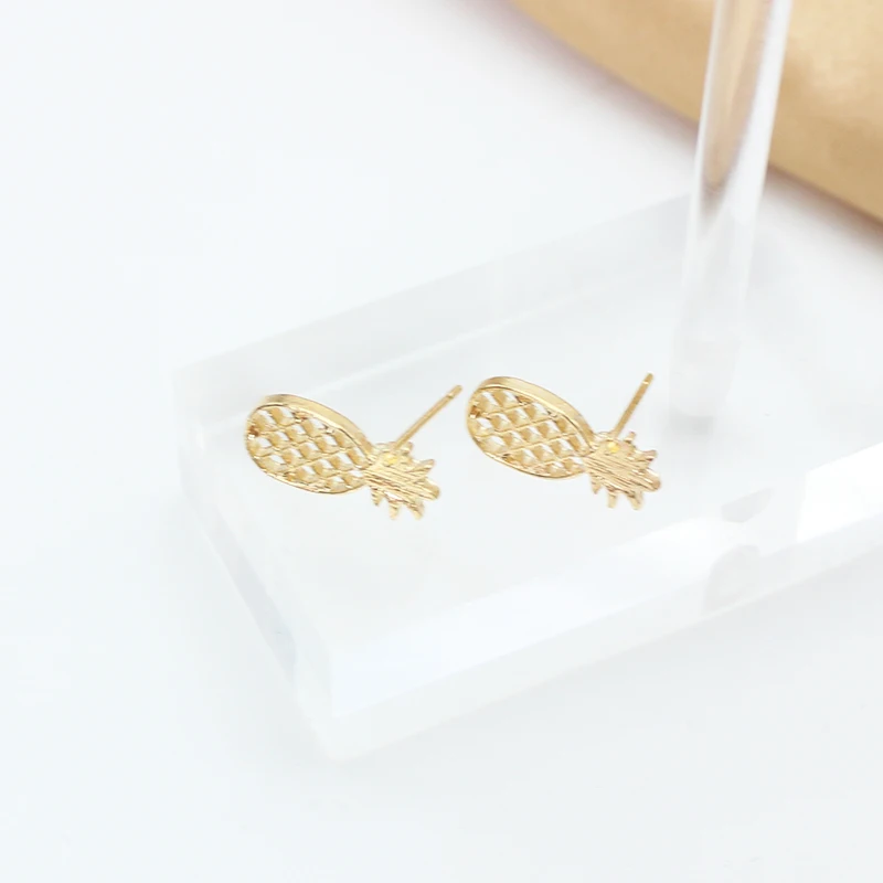 جديد الذهب اللون الجوف الأناناس الفاكهة قرط الاذن المرصع للنساء مزاجه بسيط الهندسة مجوهرات Brincos هدية الكريسماس