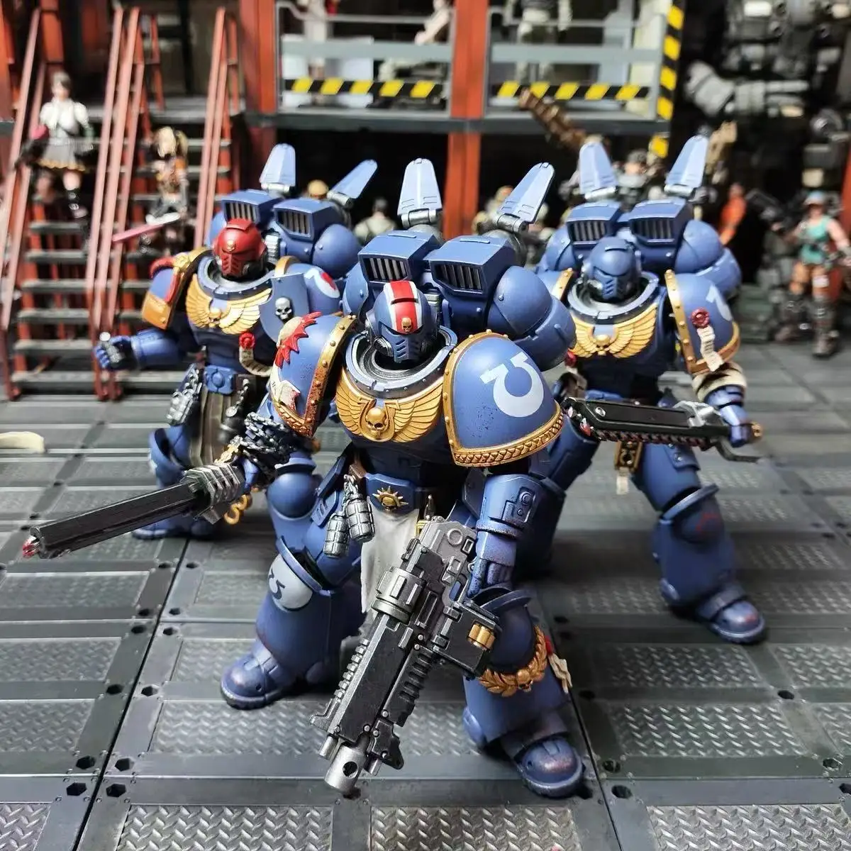 【JOYTOY】ألعاب مجسمة إصدار من Warhammer 40K Space Marine Ultramarines Lieutenant Titus Gadriel Chairon