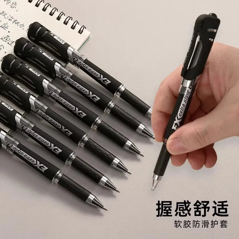 قلم جل أسود M&G مقاس 0.7 مم مع غطاء قابل للسحب وتصميم أسطوانة ورنيش مرنة قابلة للتبديل للطلاب والاستخدام المكتبي