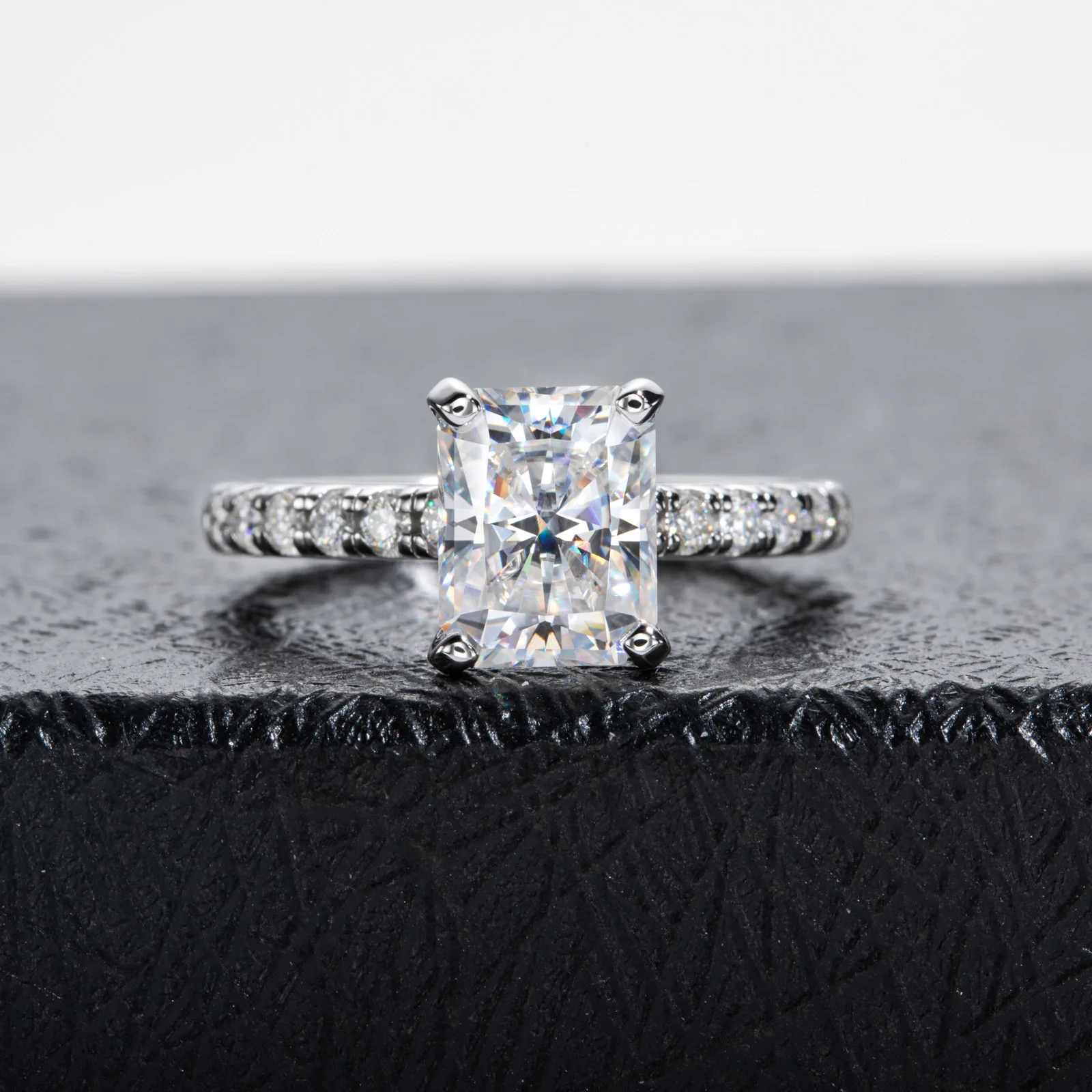 

Carnica Radiant 3CT Stone Real Moissanite Ring for Women 100% S925 Sterling Silver Sparkling Wedding Band Jewelry GRA D Color