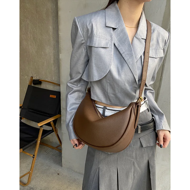 2023 New Women\'s Saddle Bag Leisure Messenger Bag Cow Leather Commuter One Shoulder Bag Large Capacity Underarm Crescent Bag