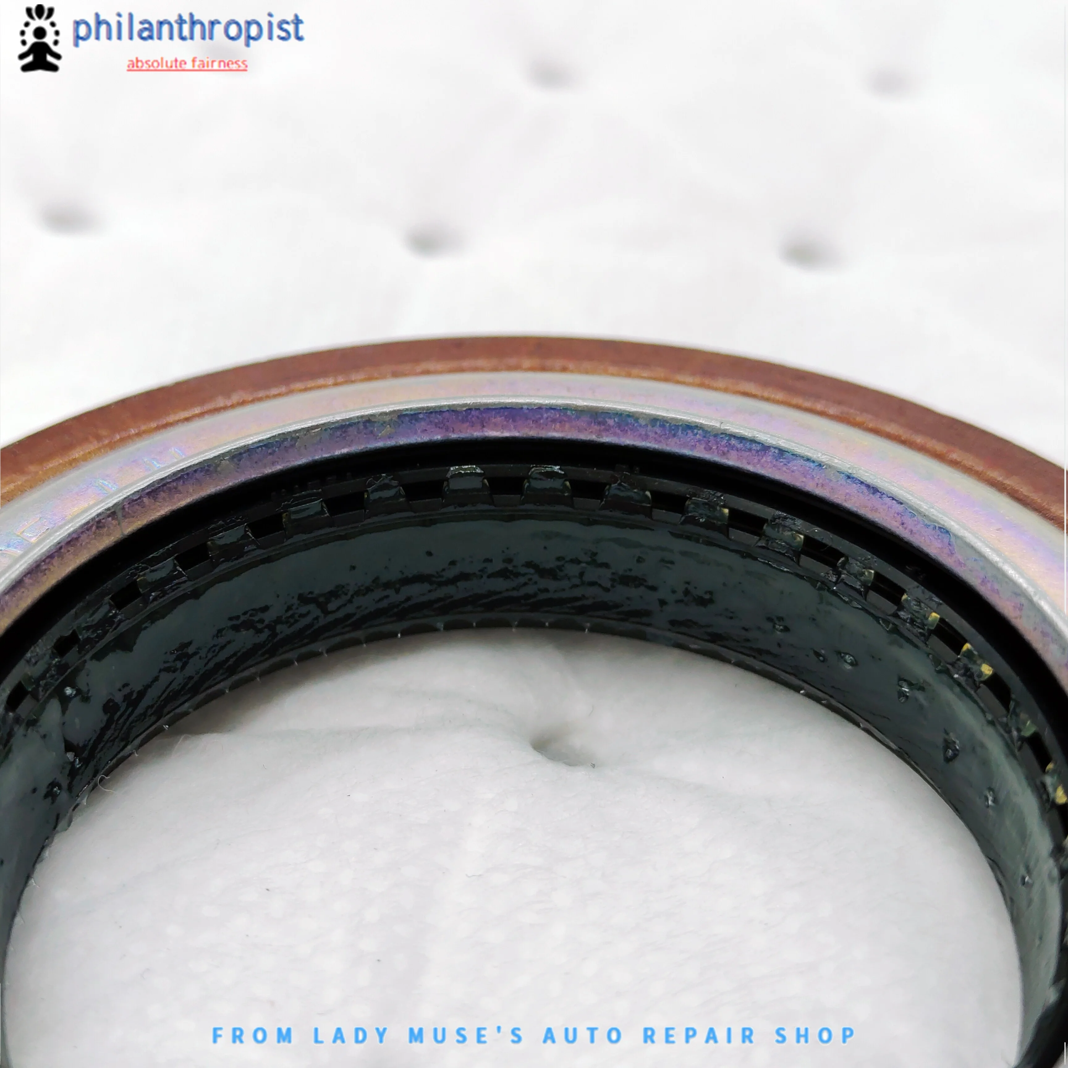 

Original factory parts 43119 39080 Drive shaft oil seal. Suitable for half shaft oil seals of modern Kia models.