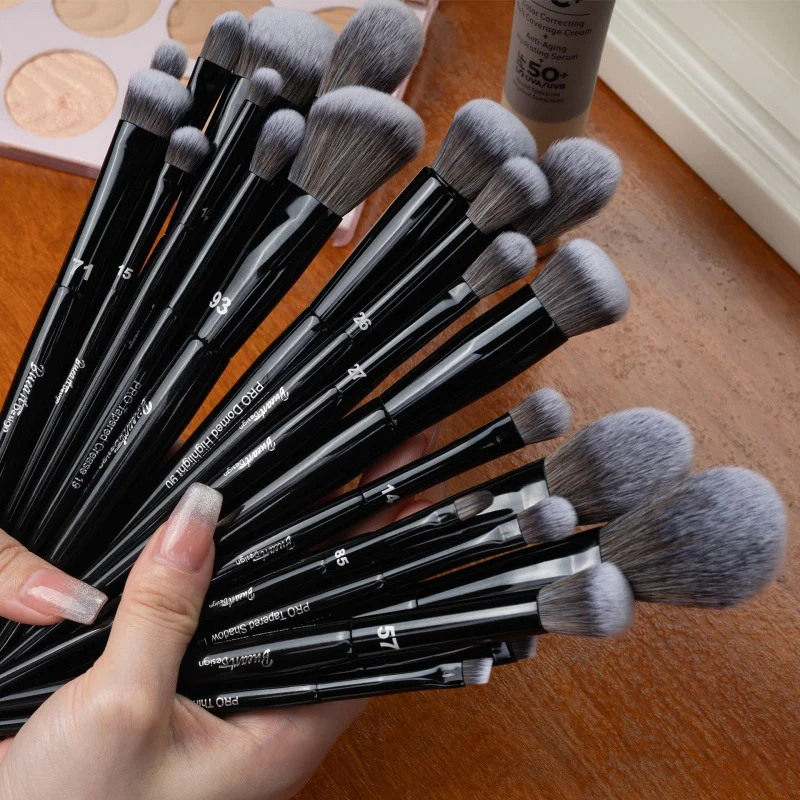 19/32-Piece Pro Makeup Brush Set: Versatile Tools Foundation, Concealer, and Eye Makeup