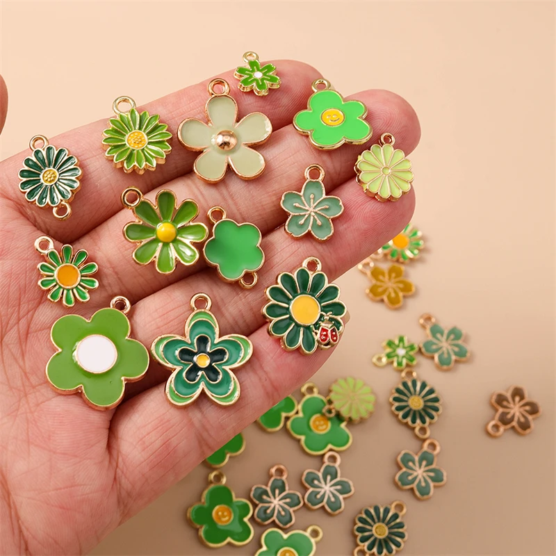 20 Stück niedliche, gemischte grüne Emaille-Blumenanhänger für die Schmuckherstellung, zum Basteln von Ohrringen, Halsketten, Armbändern und anderen Accessoires. – Detail 2